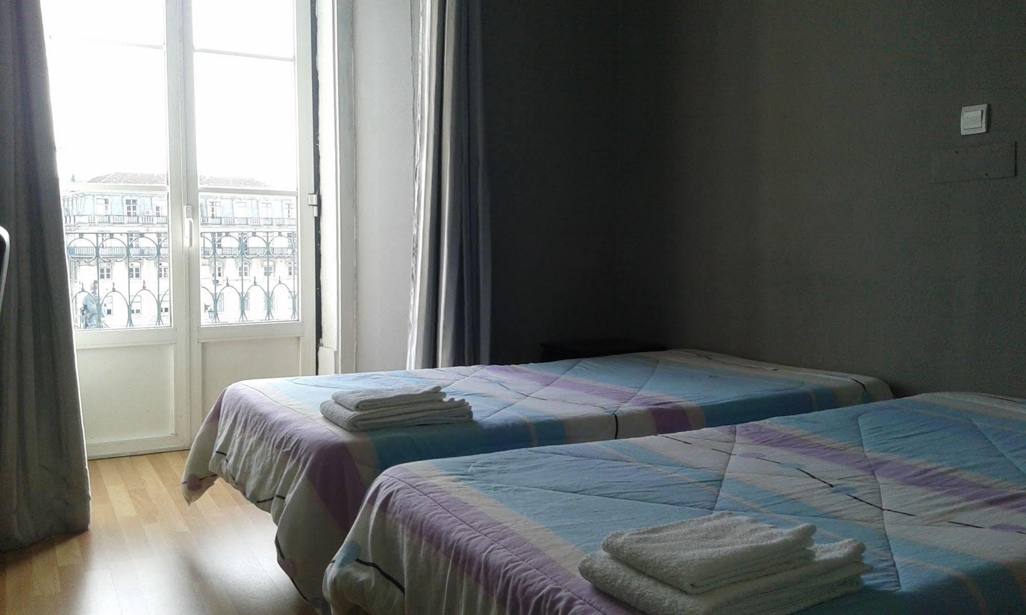 Pensao Beira Minho Hotel Lisbon Bagian luar foto